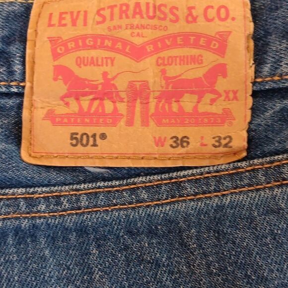 Levi's 501 Button Fly Men's Jeans - Picture 5 of 7